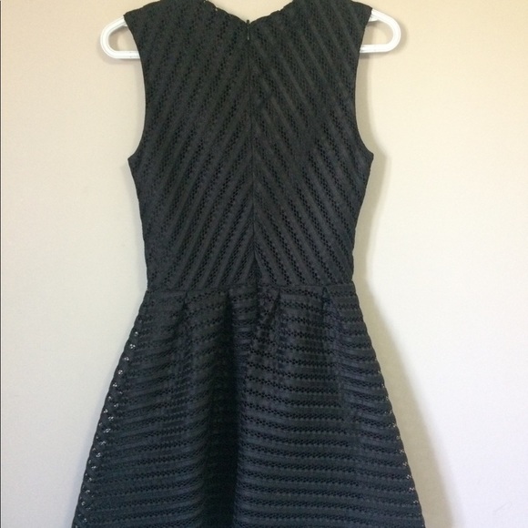 H&M sleeveless fit&flare black dress low cut v neck - Picture 5 of 9